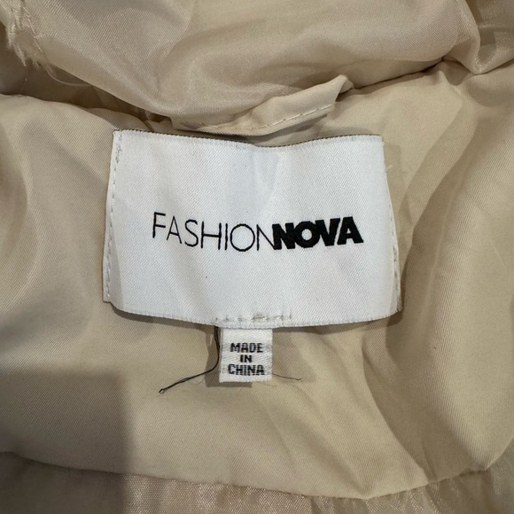 Fashion Nova Puffer Jacket | Women’s XS | Cream | Faux Fur Hood - Picture 4 of 6